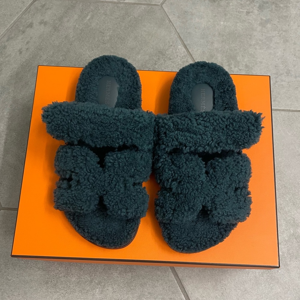 🚫SOLD🚫 HERMES CHYPRE SANDALS 38 IN WOOLSKIN VERT ANGLAIS